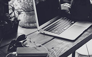 半岛体育综合官网-切尔西客场逆转曼城，提前一轮夺得英联杯冠军