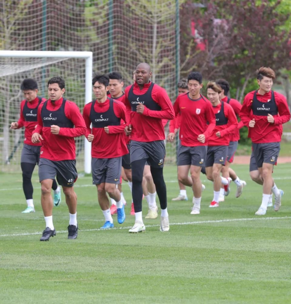 半岛体育官网-长春亚泰客场逆转胜，逐渐摆脱保级困境