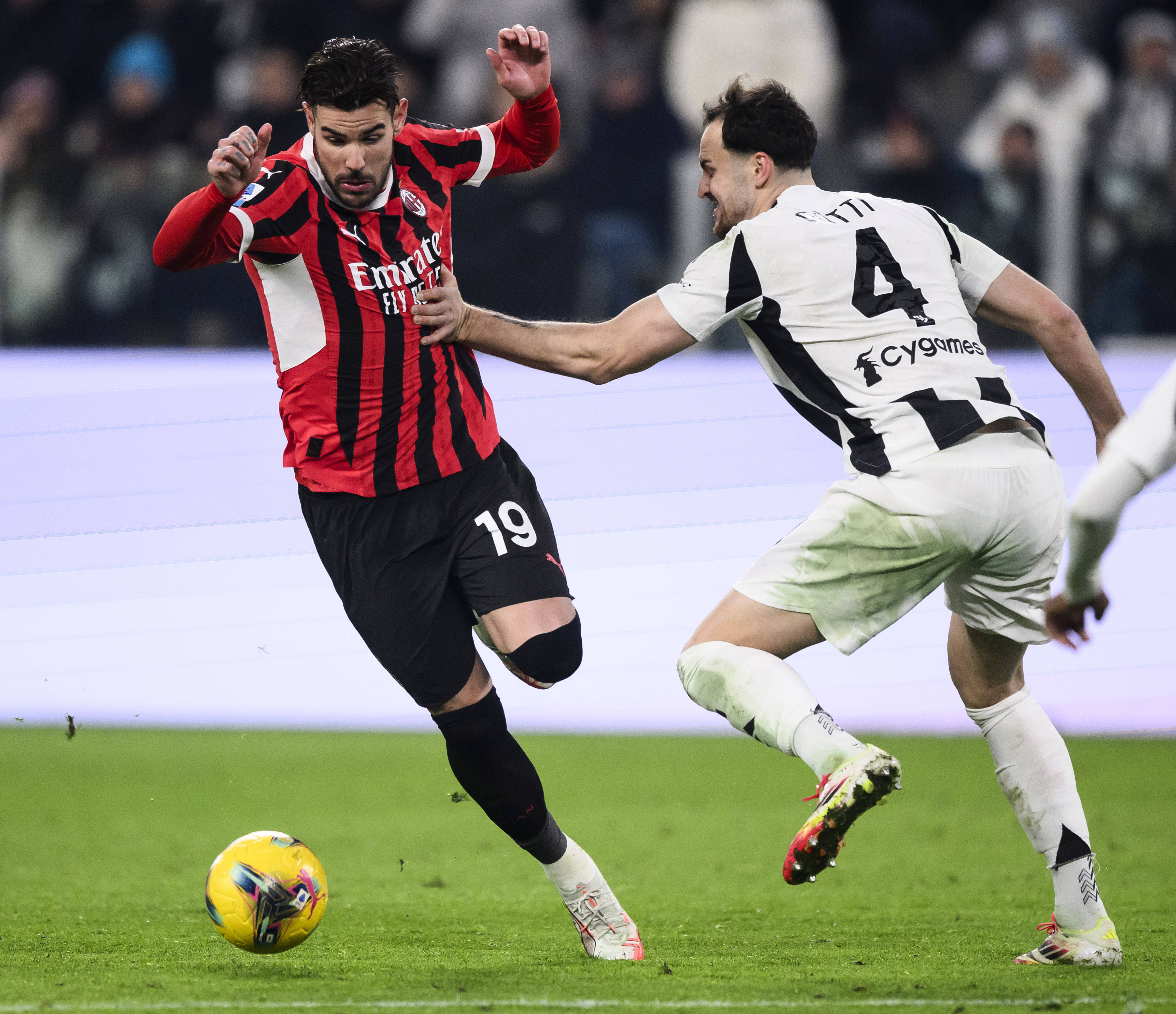 半岛体育官网入口-AC米兰主场失利，意甲前景堪忧